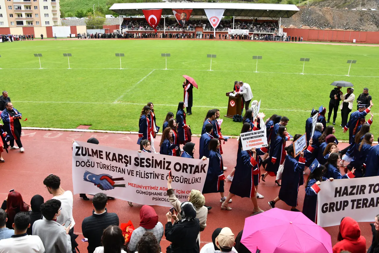 Gümüşhane'de Mezuniyet Coşkusu: Stadyum Tıklım Tıklım Doldu 23