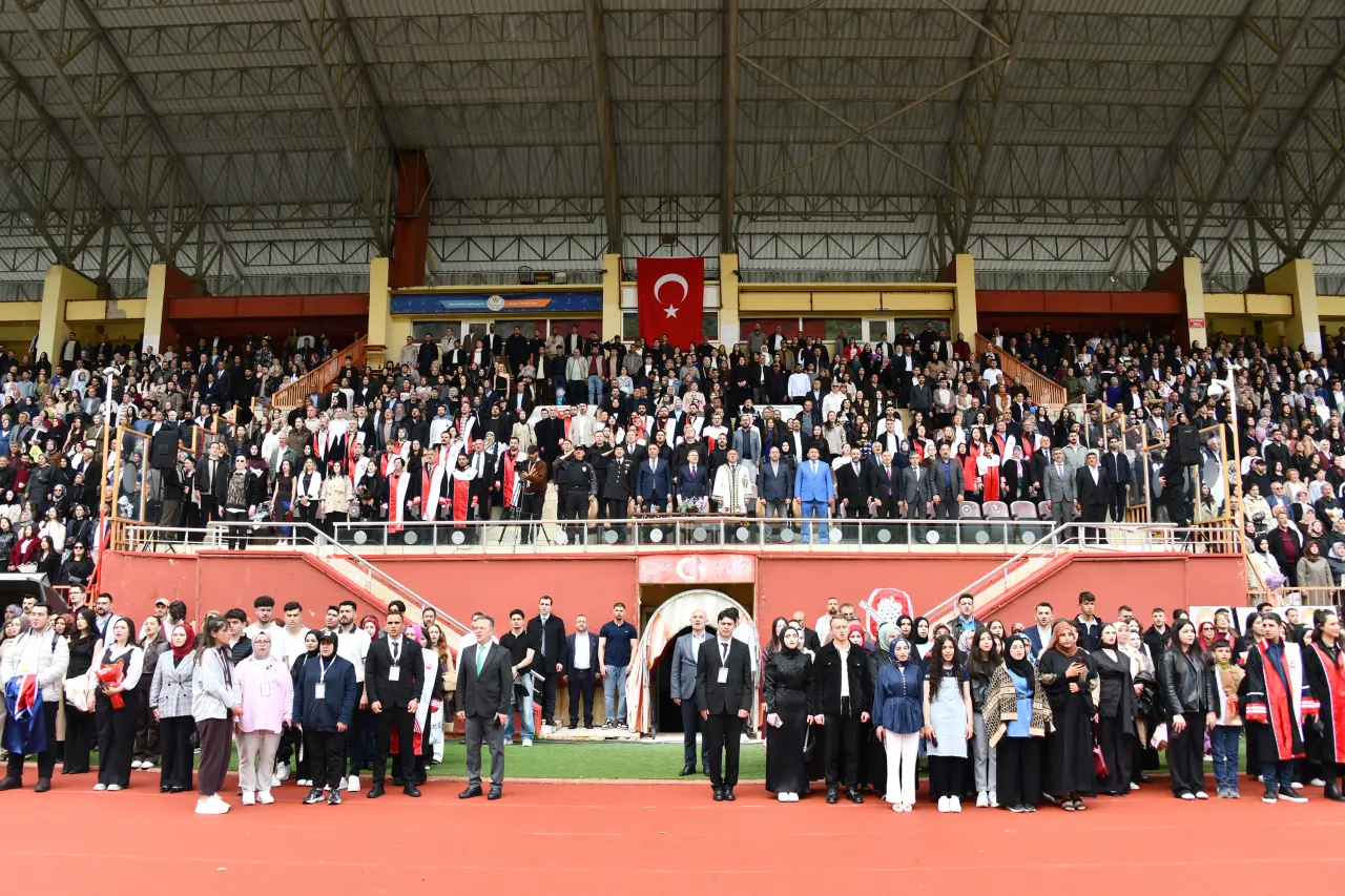 Gümüşhane'de Mezuniyet Coşkusu: Stadyum Tıklım Tıklım Doldu 60