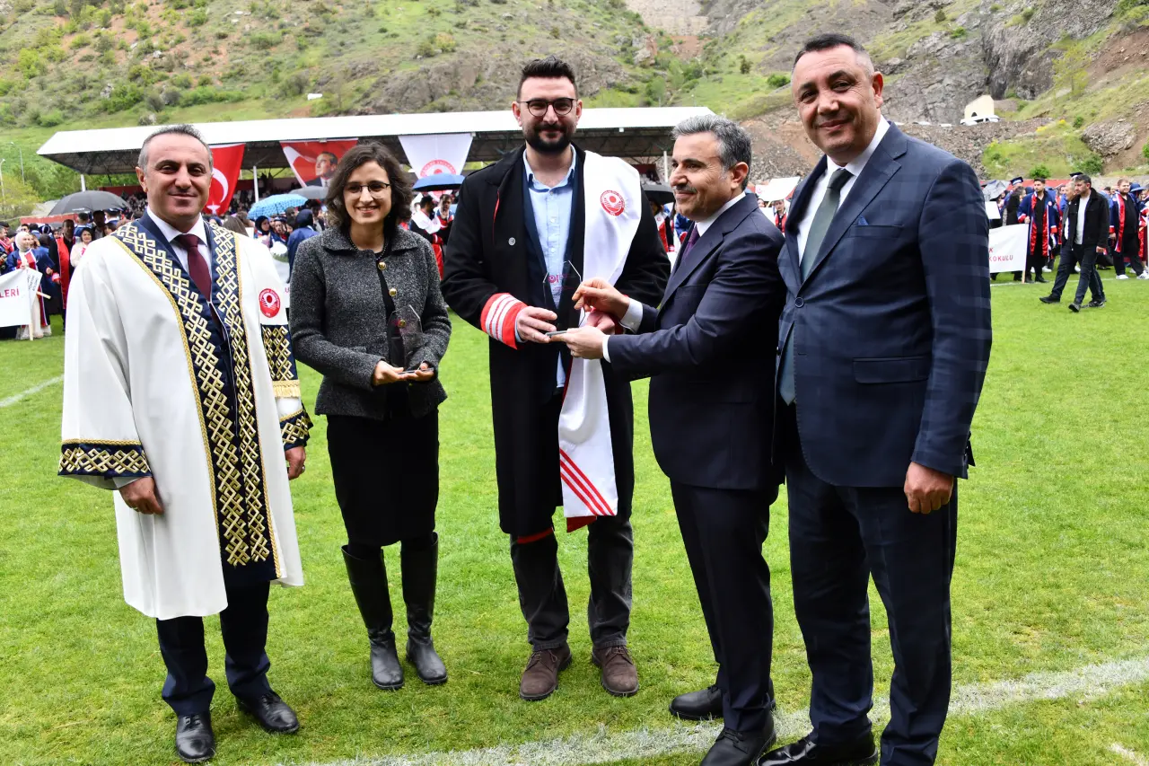 Gümüşhane'de Mezuniyet Coşkusu: Stadyum Tıklım Tıklım Doldu 76
