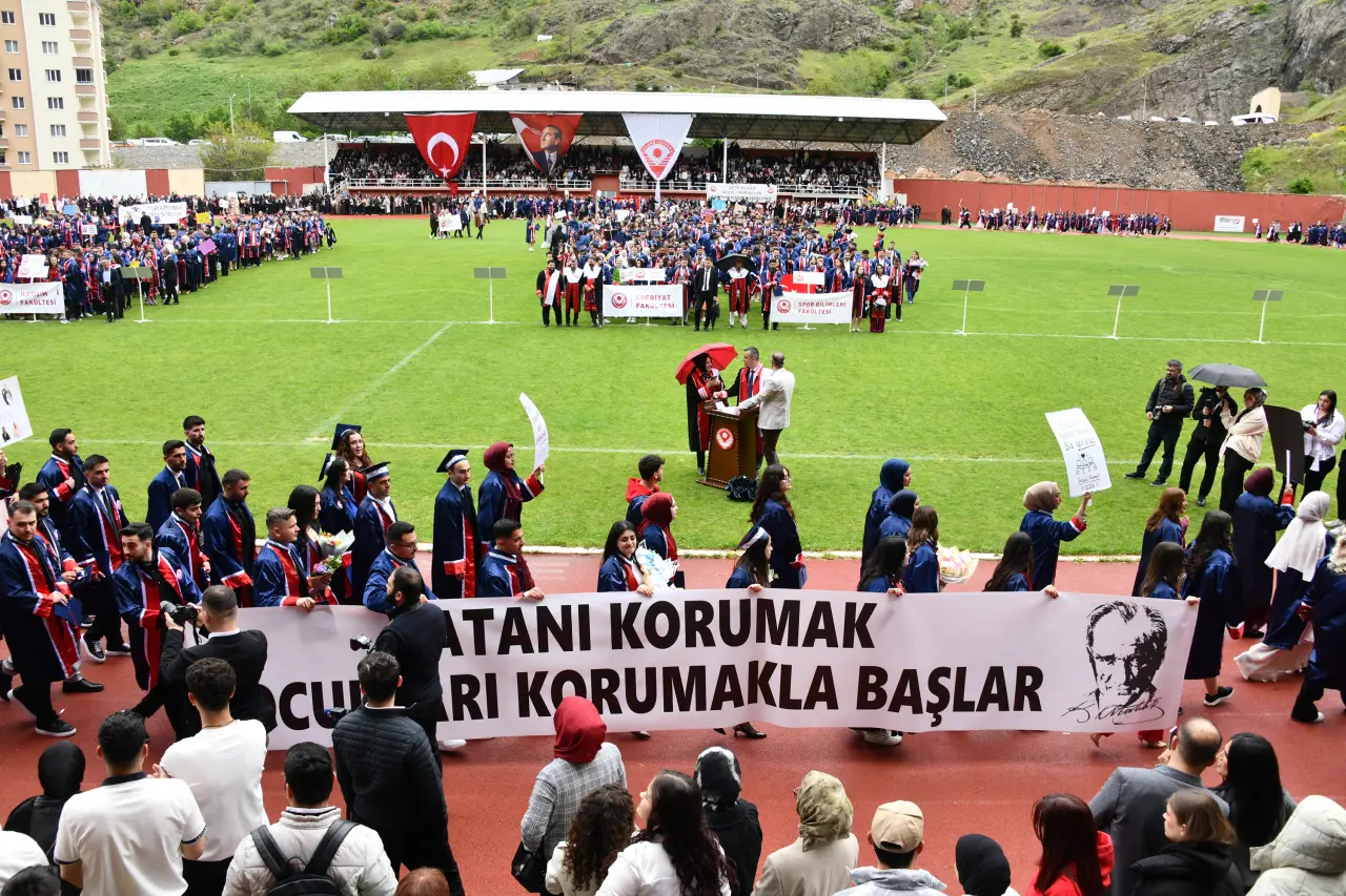 Gümüşhane'de Mezuniyet Coşkusu: Stadyum Tıklım Tıklım Doldu 41