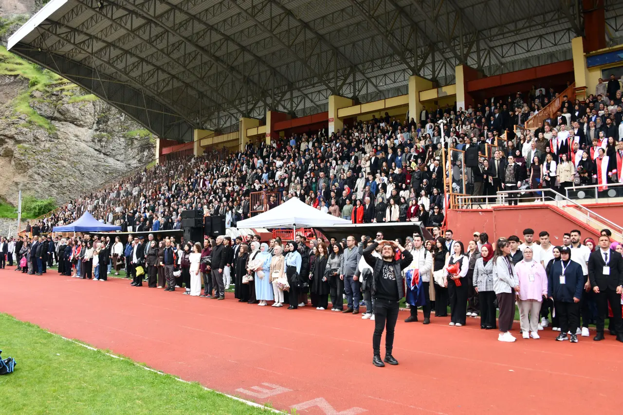 Gümüşhane'de Mezuniyet Coşkusu: Stadyum Tıklım Tıklım Doldu 62