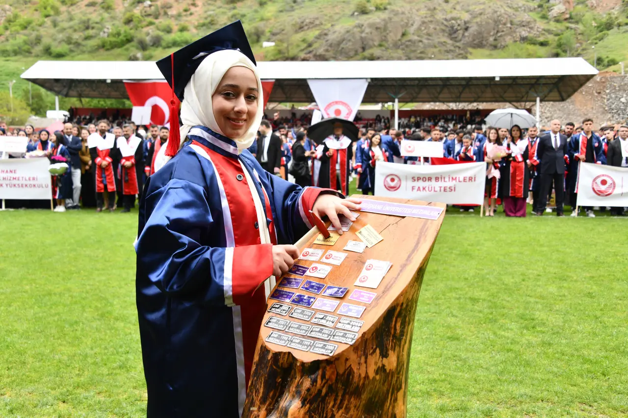 Gümüşhane'de Mezuniyet Coşkusu: Stadyum Tıklım Tıklım Doldu 67
