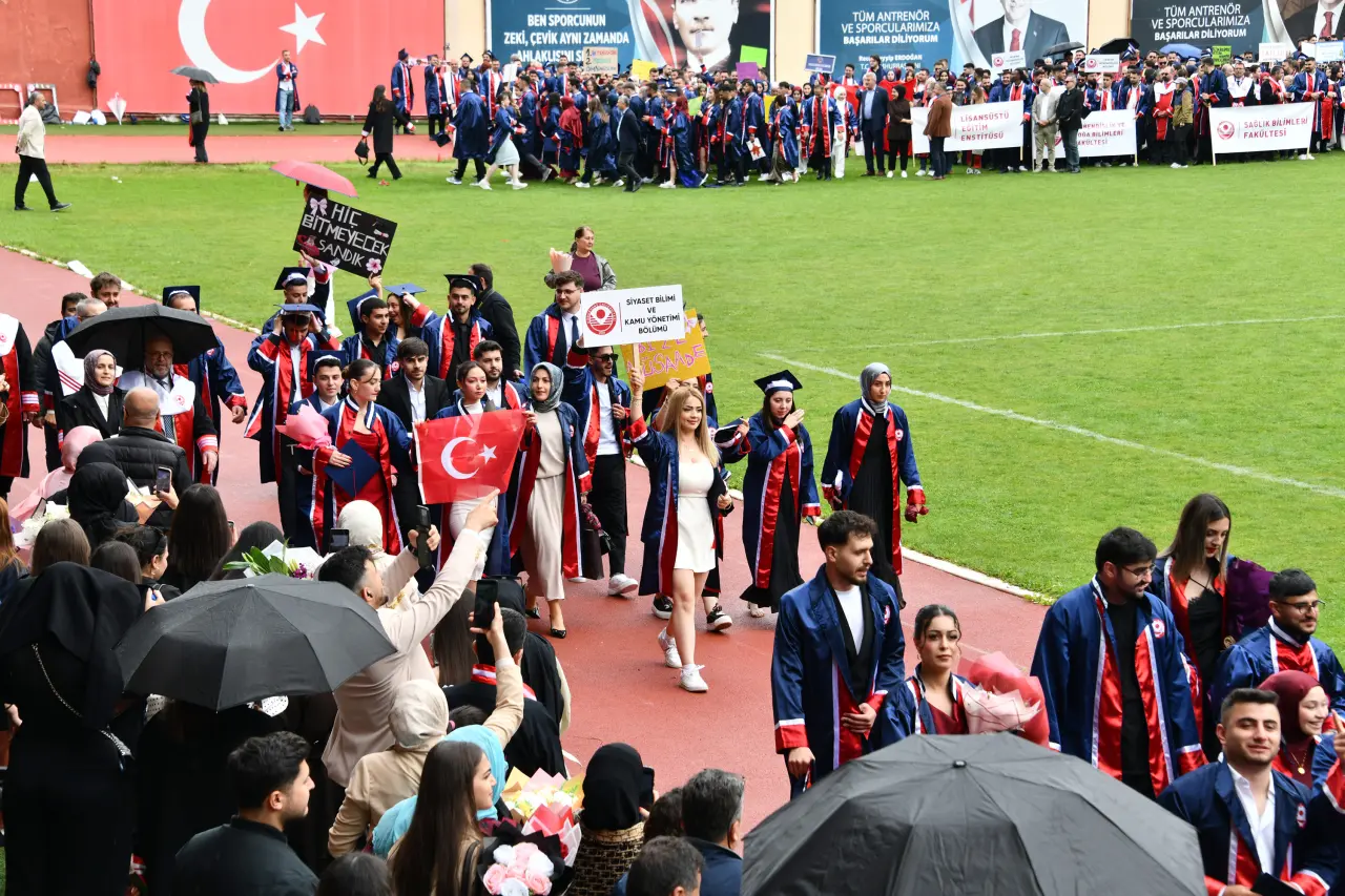 Gümüşhane'de Mezuniyet Coşkusu: Stadyum Tıklım Tıklım Doldu 28