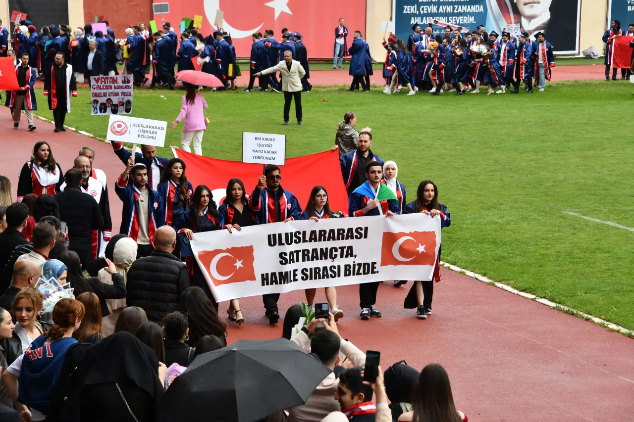 Gümüşhane'de Mezuniyet Coşkusu: Stadyum Tıklım Tıklım Doldu 29