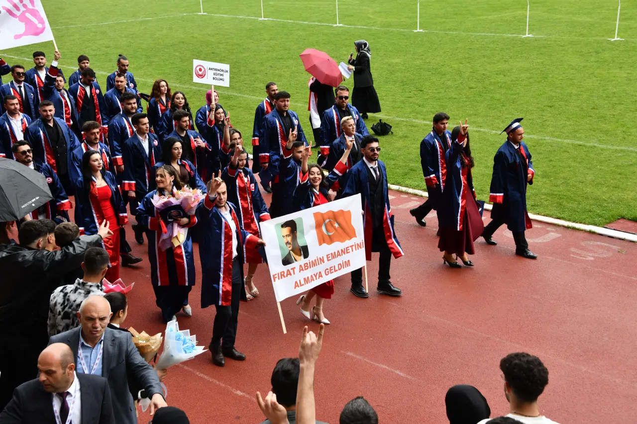 Gümüşhane'de Mezuniyet Coşkusu: Stadyum Tıklım Tıklım Doldu 13