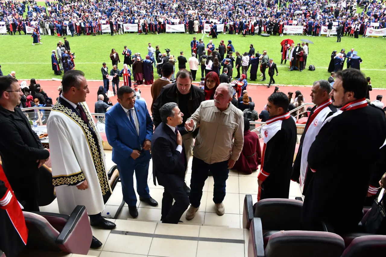 Gümüşhane'de Mezuniyet Coşkusu: Stadyum Tıklım Tıklım Doldu 84