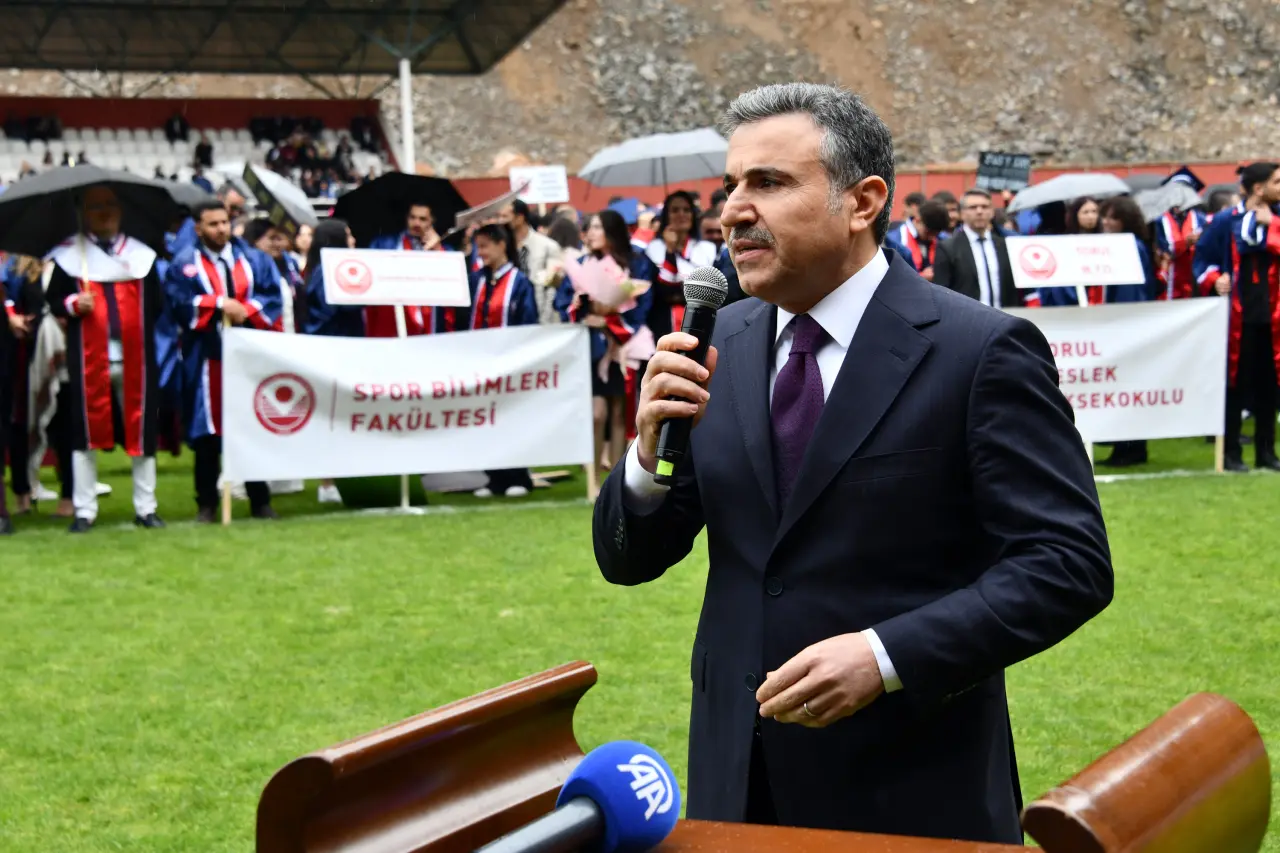 Gümüşhane'de Mezuniyet Coşkusu: Stadyum Tıklım Tıklım Doldu 2