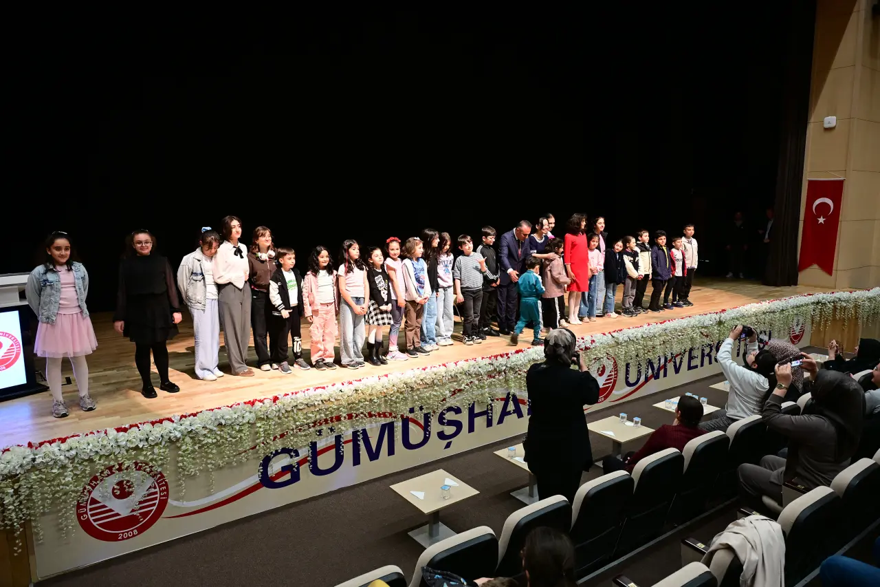 Dünyaca ünlü piyanist Dr. Belinda Chen Gümüşhane’yi büyüledi 24