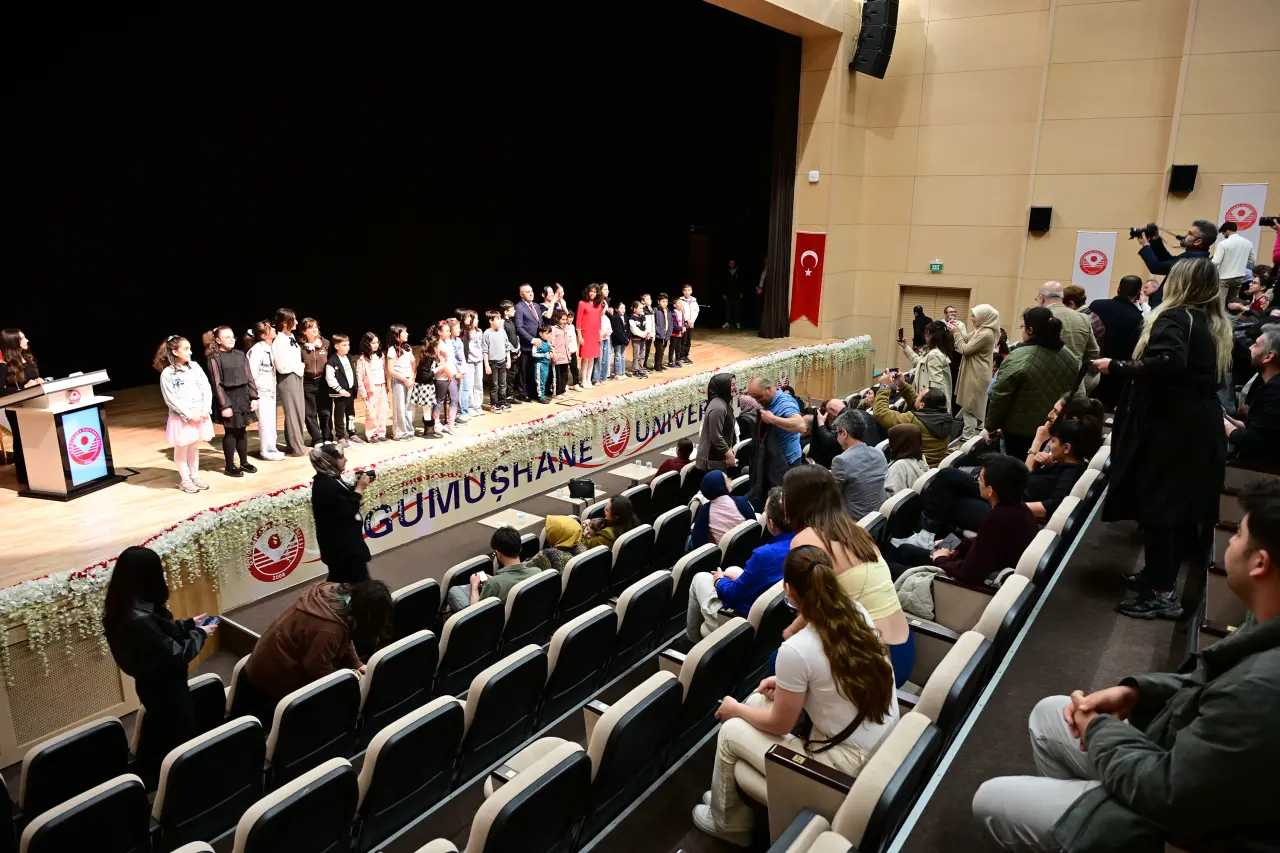 Dünyaca ünlü piyanist Dr. Belinda Chen Gümüşhane’yi büyüledi 26