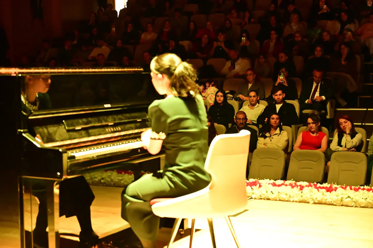 Dünyaca ünlü piyanist Dr. Belinda Chen Gümüşhane’yi büyüledi 9