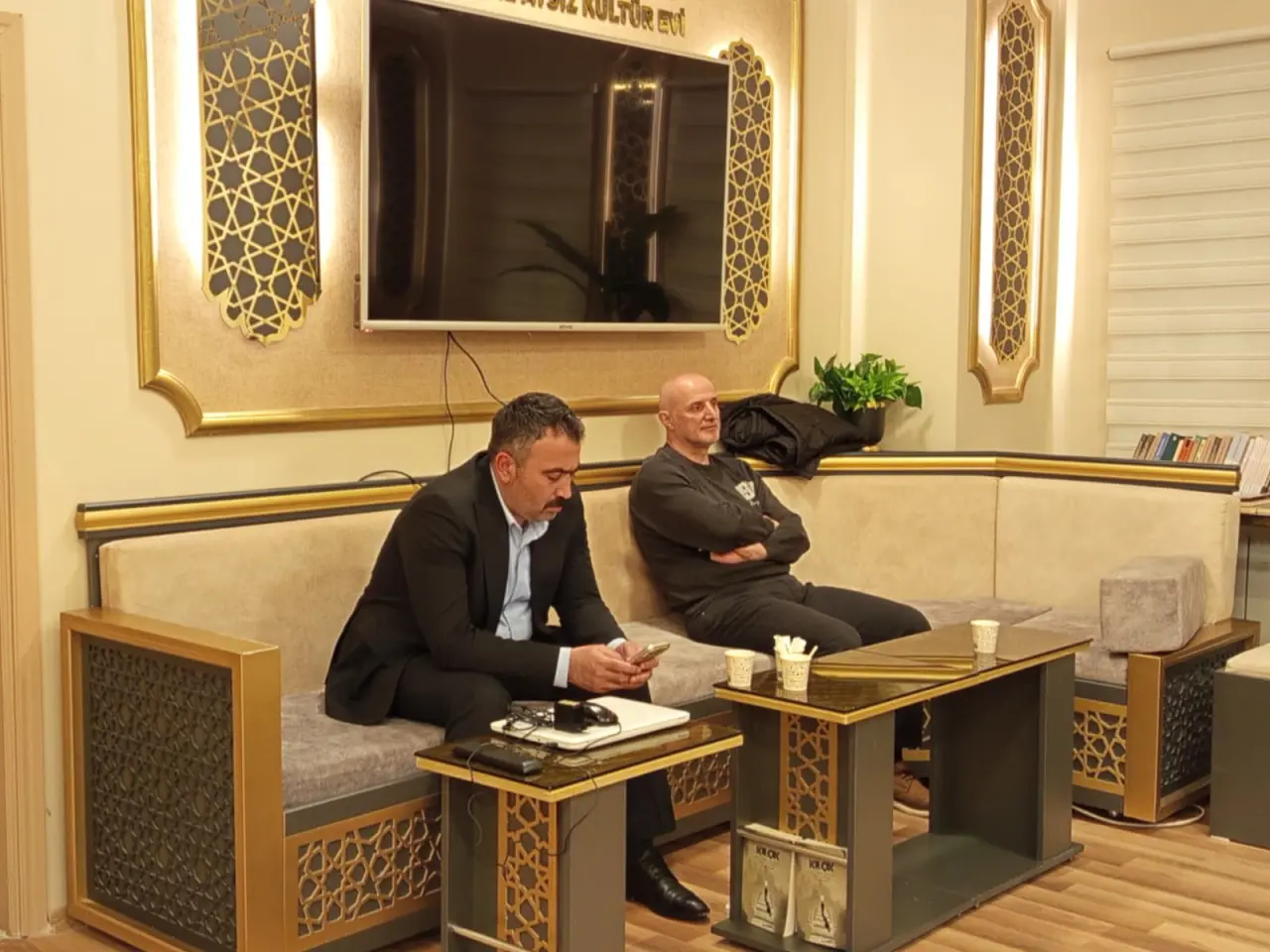 "Evde Konuşuyorsunuz Telefonunuza Reklamı Geliyor!" Prof. Dr. Emre Aslan'dan Çarpıcı Yapay Zeka Uyarısı 1