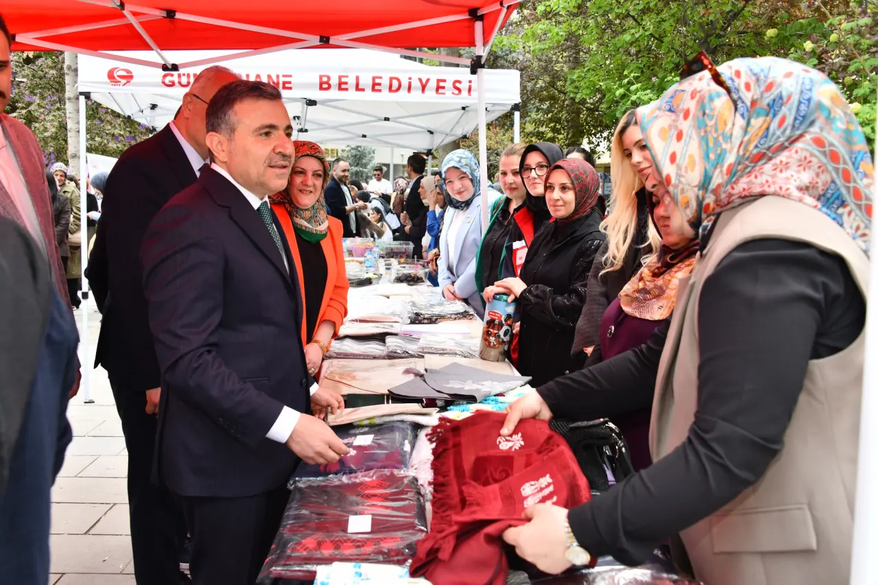 Fatih Parkı’nda Engel Tanımayan Buluşma: El Emeği Ürünler Göz Kamaştırdı 6