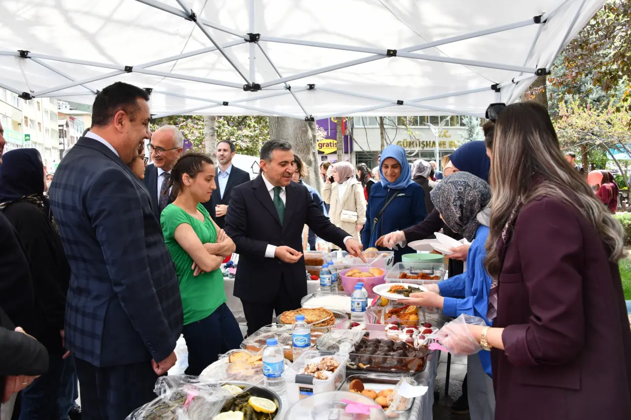 Fatih Parkı’nda Engel Tanımayan Buluşma: El Emeği Ürünler Göz Kamaştırdı 3