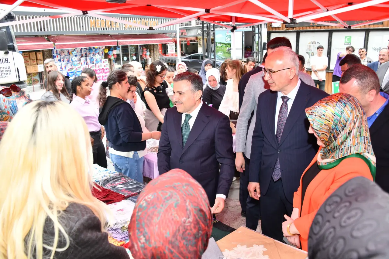 Fatih Parkı’nda Engel Tanımayan Buluşma: El Emeği Ürünler Göz Kamaştırdı 4