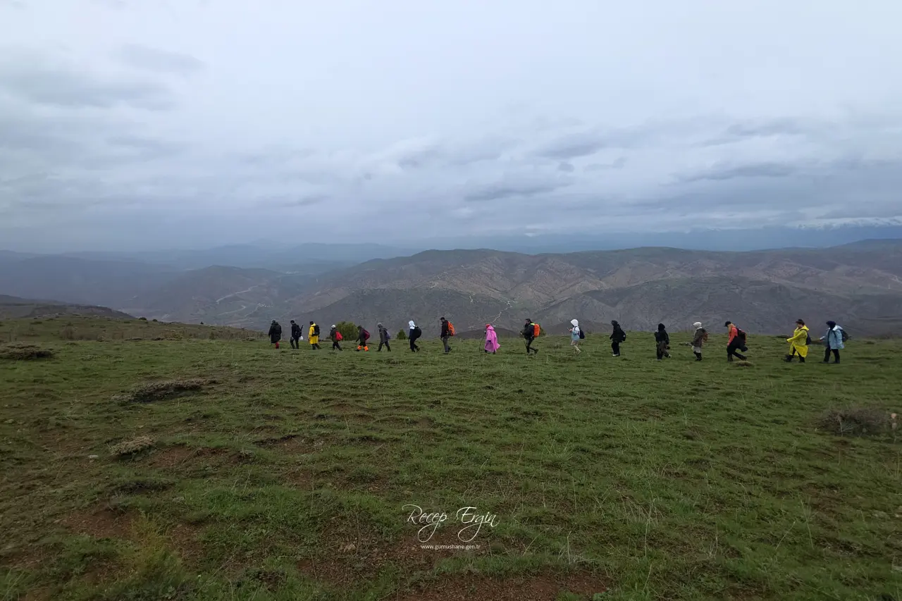 GÜDAK’tan Şiran çıkarması: Göller, çiçekler ve yağmur altında yürüyüş 15