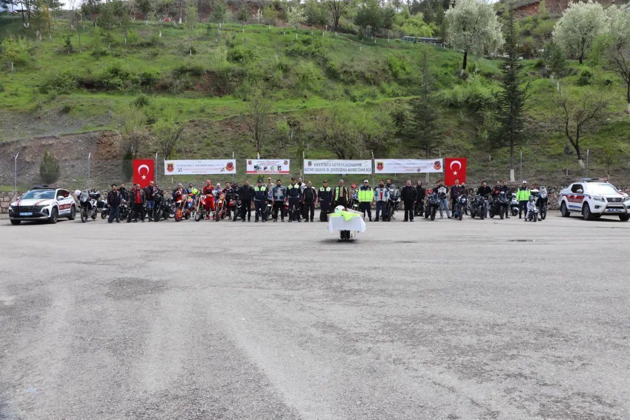 Gümüşhane İl Jandarma Komutanlığı’ndan Motosiklet Sürücülerine Hayat Kurtaran Eğitim 1