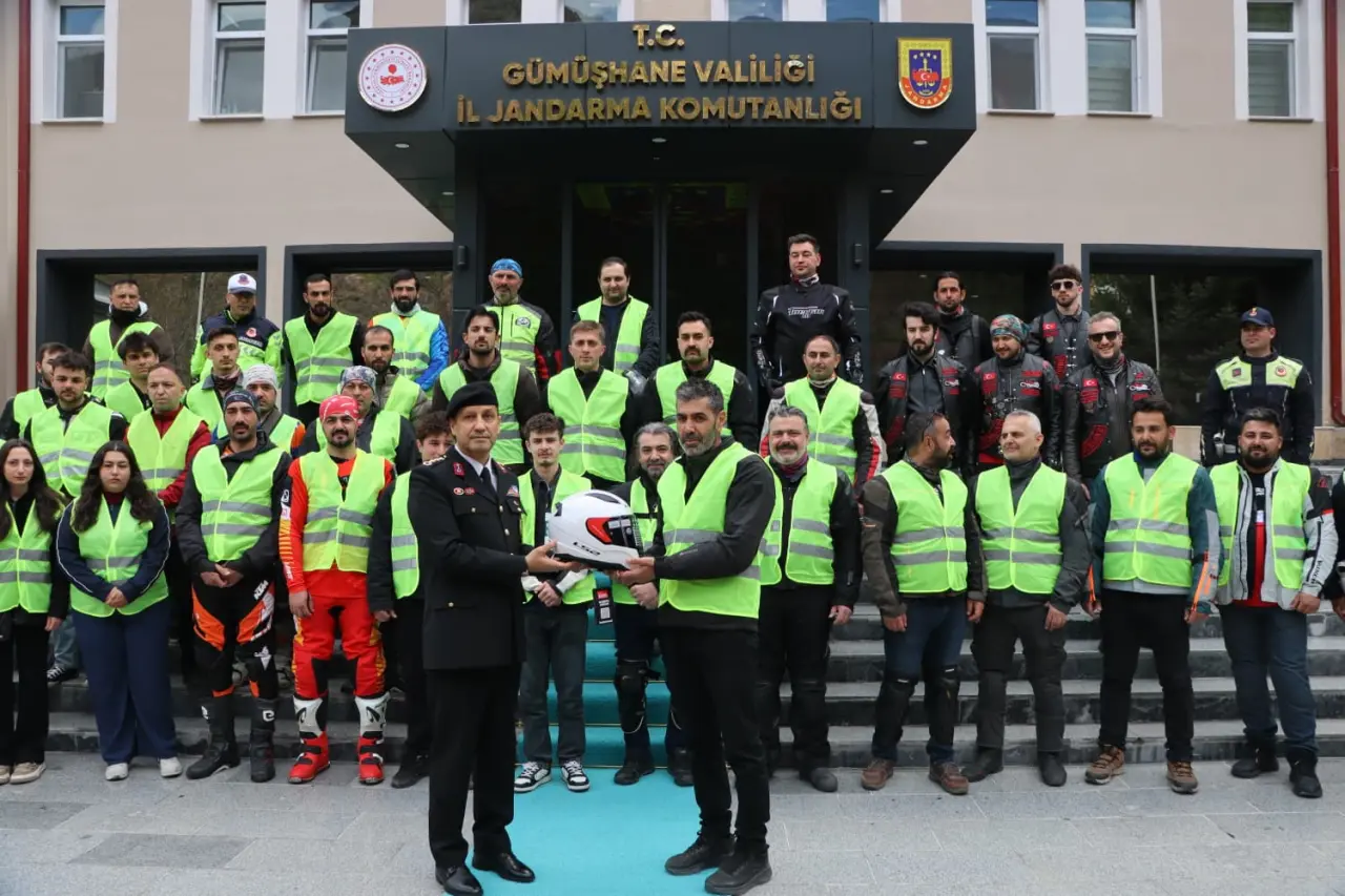 Gümüşhane İl Jandarma Komutanlığı’ndan Motosiklet Sürücülerine Hayat Kurtaran Eğitim 16
