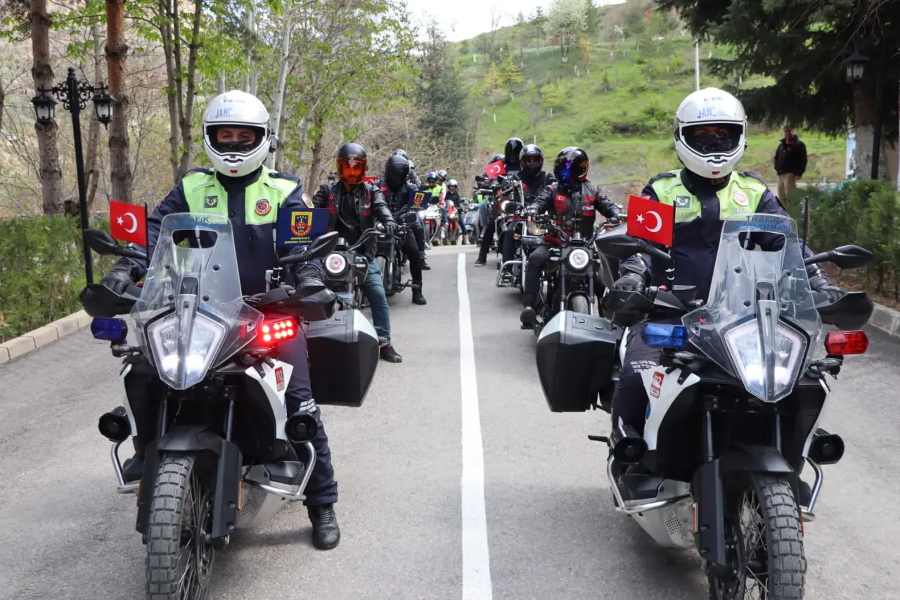 Gümüşhane İl Jandarma Komutanlığı’ndan Motosiklet Sürücülerine Hayat Kurtaran Eğitim 10