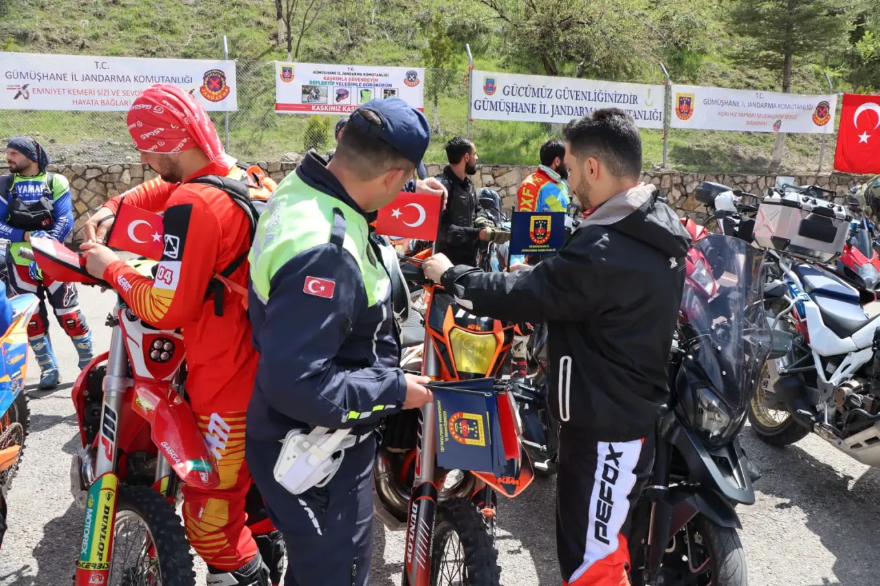 Gümüşhane İl Jandarma Komutanlığı’ndan Motosiklet Sürücülerine Hayat Kurtaran Eğitim 12