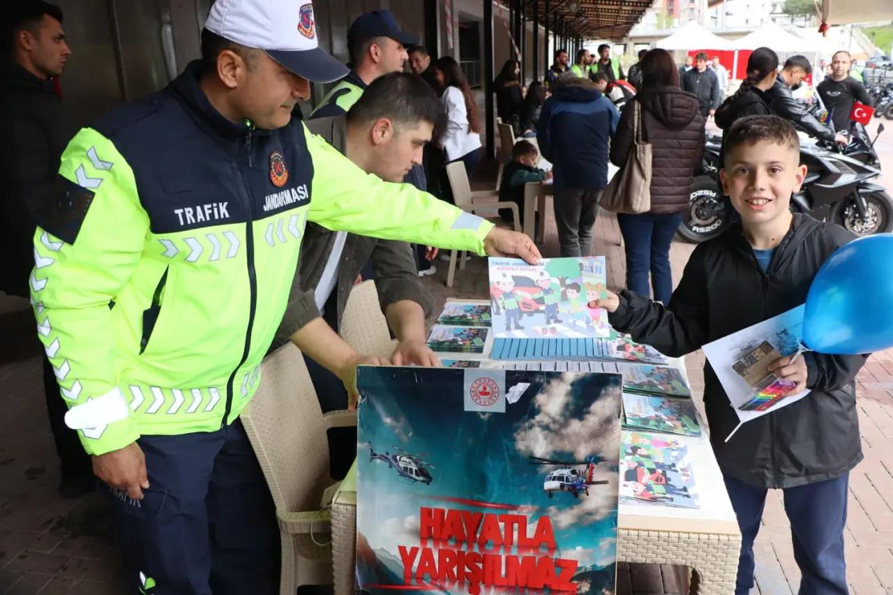 Gümüşhane İl Jandarma Komutanlığı’ndan Motosiklet Sürücülerine Hayat Kurtaran Eğitim 11