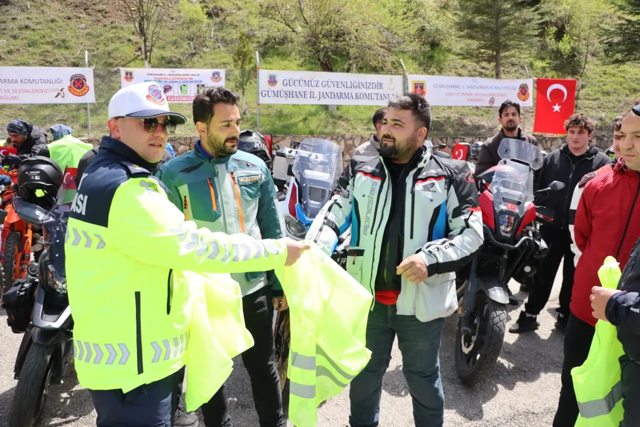 Gümüşhane İl Jandarma Komutanlığı’ndan Motosiklet Sürücülerine Hayat Kurtaran Eğitim 6