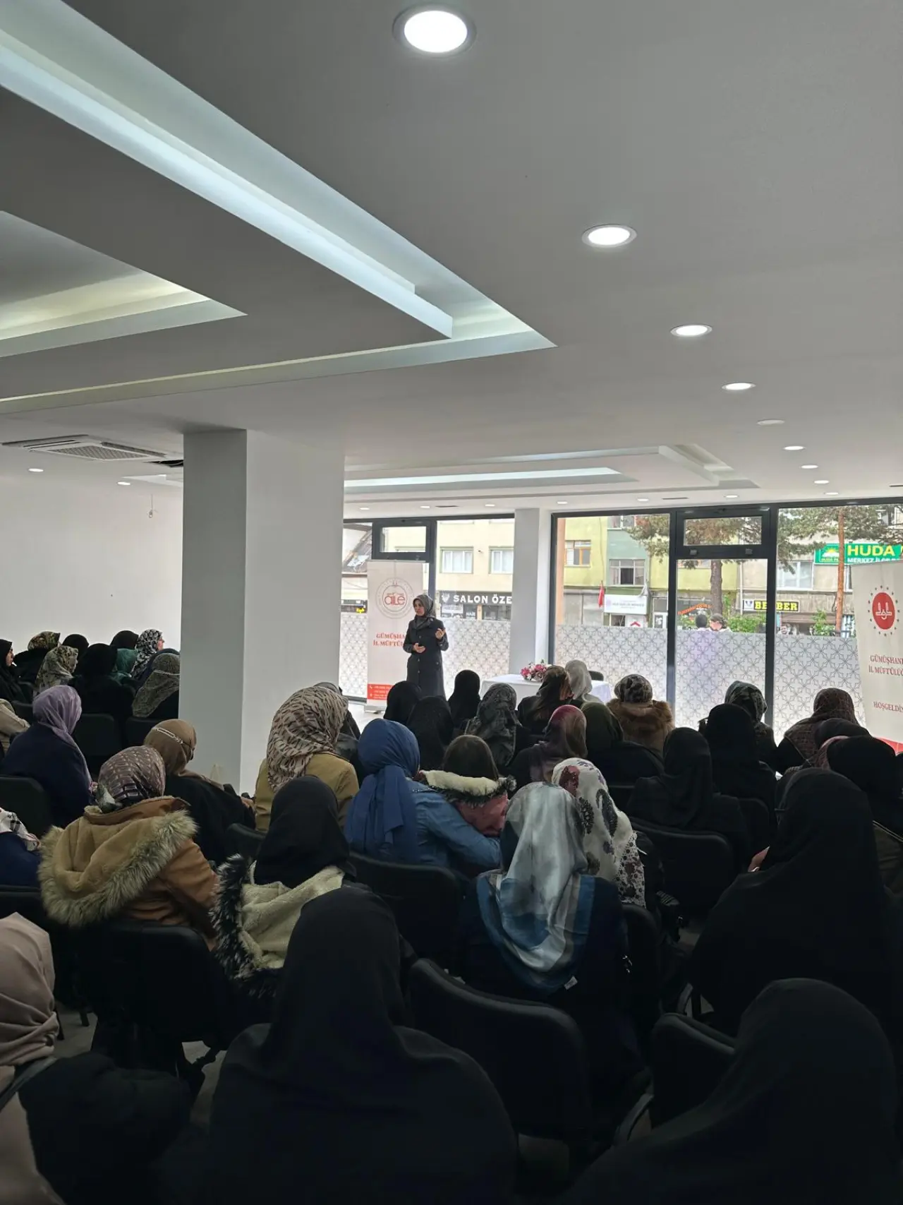 Gümüşhane İl Müftülüğü Kadınlara Yönelik "Dijital Dünyada Aile ve Çocuk" Konferansı Düzenledi 2
