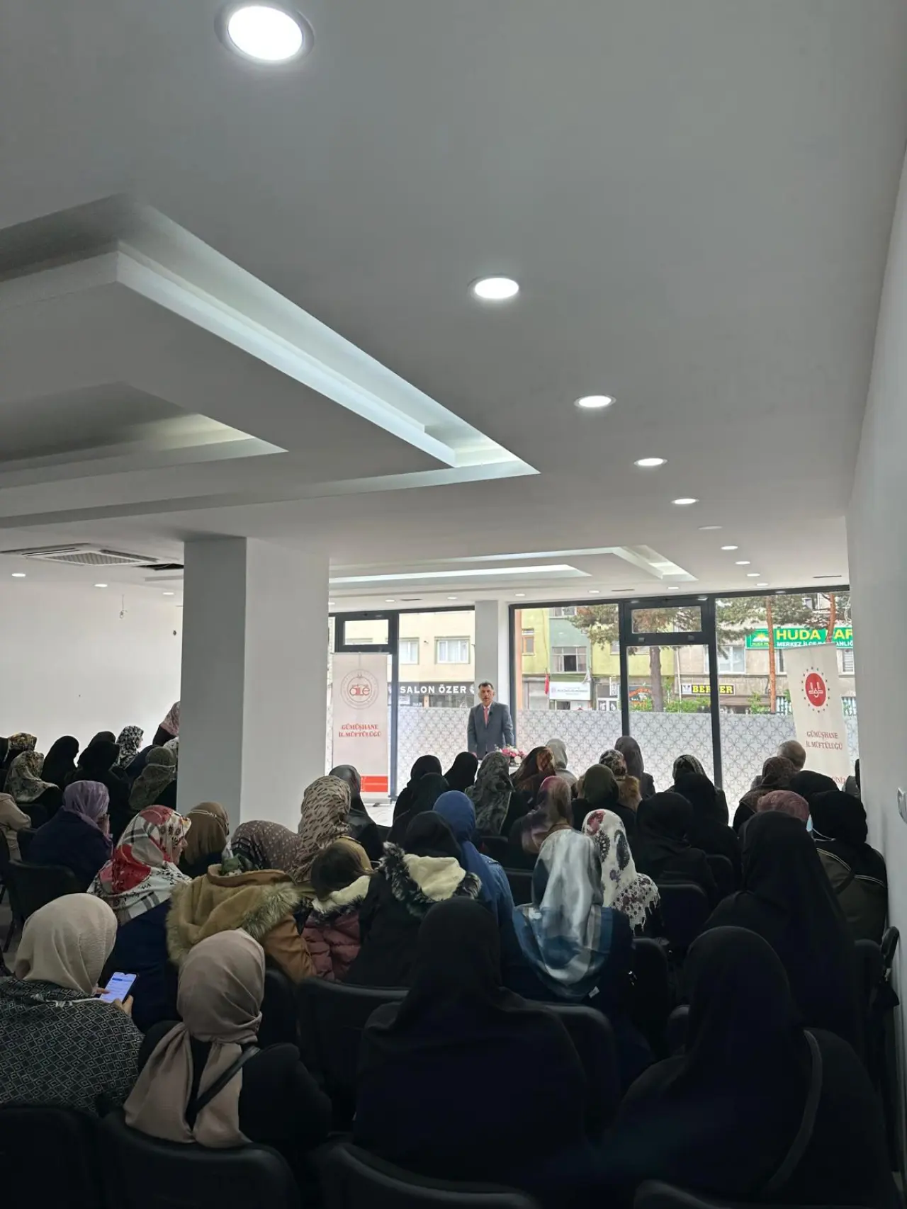 Gümüşhane İl Müftülüğü Kadınlara Yönelik "Dijital Dünyada Aile ve Çocuk" Konferansı Düzenledi 3