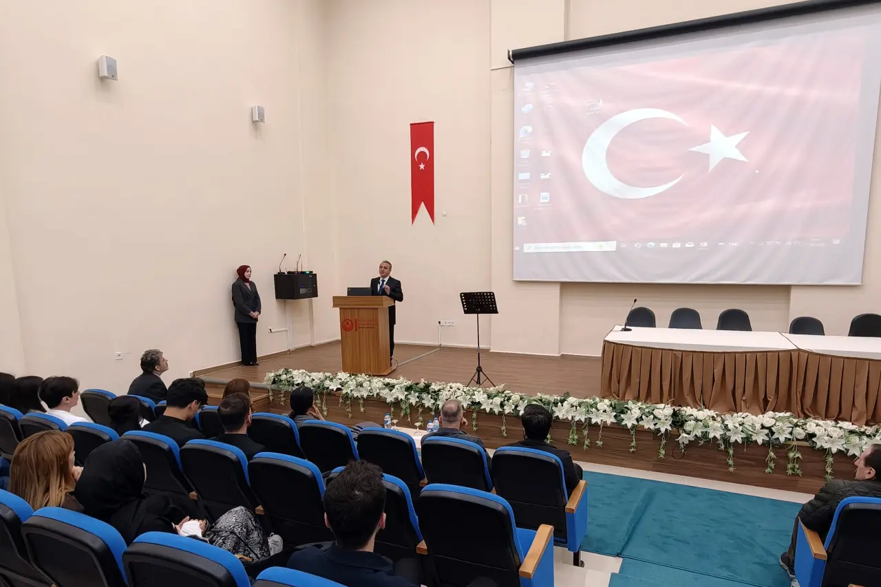 Gümüşhane Üniversitesi’nde ‘Düşünceden Şiire Yolculuk’ Programı Düzenlendi 3