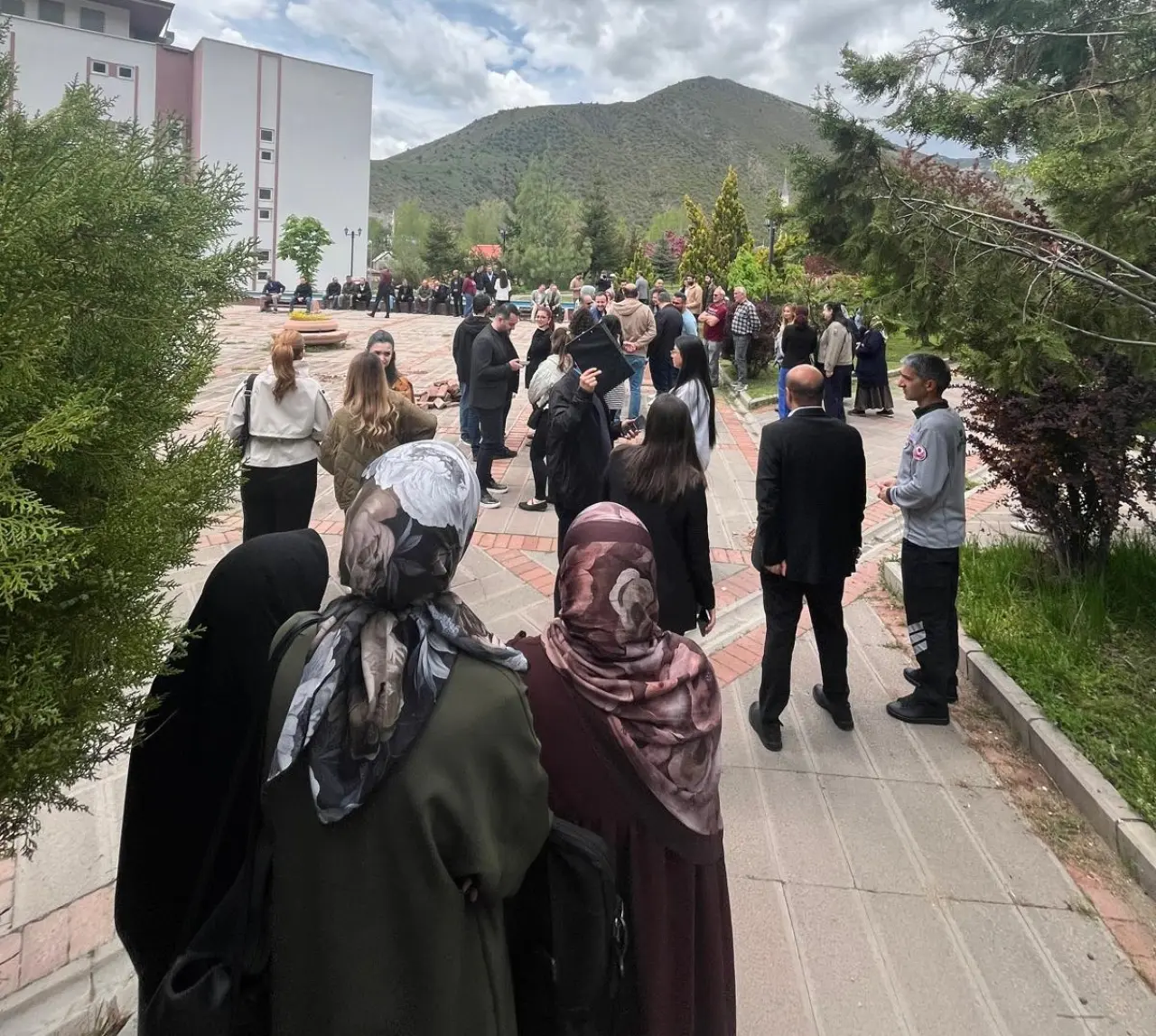 Gümüşhane Üniversitesinde Geniş Katılımlı Acil Durum Tahliye Tatbikatı Gerçekleştirildi 4