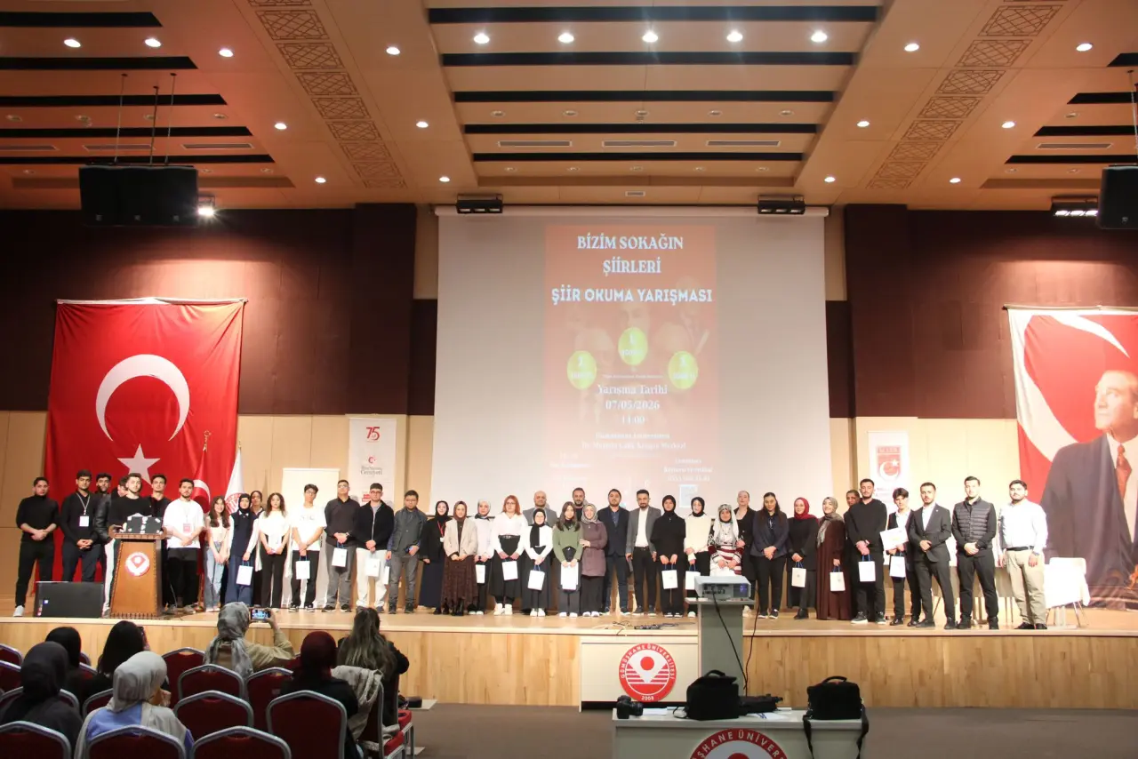Gümüşhane’de "Bizim Sokağın Şiirleri" Yarışması: Genç Yetenekler Sahne Aldı 5