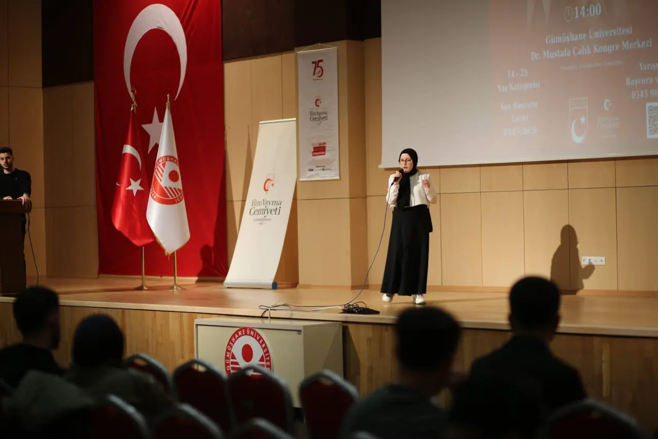 Gümüşhane’de "Bizim Sokağın Şiirleri" Yarışması: Genç Yetenekler Sahne Aldı 4