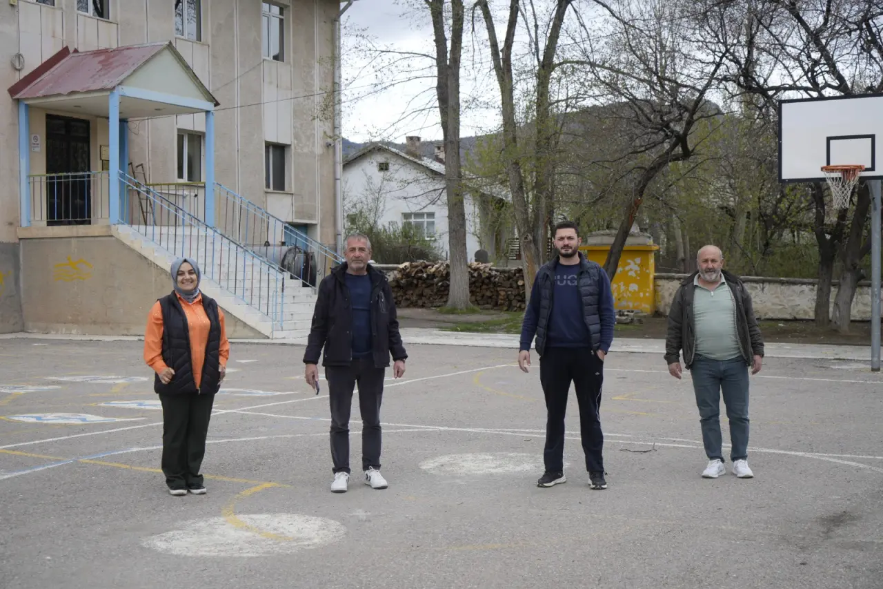 Gümüşhane'de Korkutan Görüntüler! "Balkona Çıktım, Ayıyla Karşı Karşıya Kaldım" 1