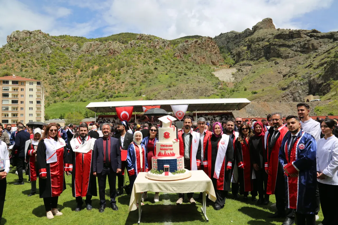 Gümüşhane'de Mezuniyet Coşkusu: Stadyum Tıklım Tıklım Doldu 85