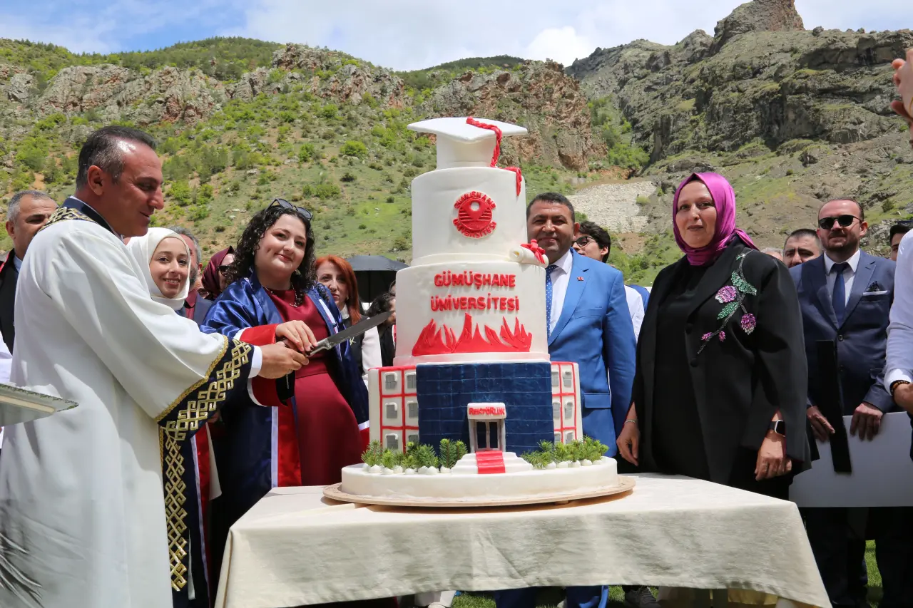 Gümüşhane'de Mezuniyet Coşkusu: Stadyum Tıklım Tıklım Doldu 88