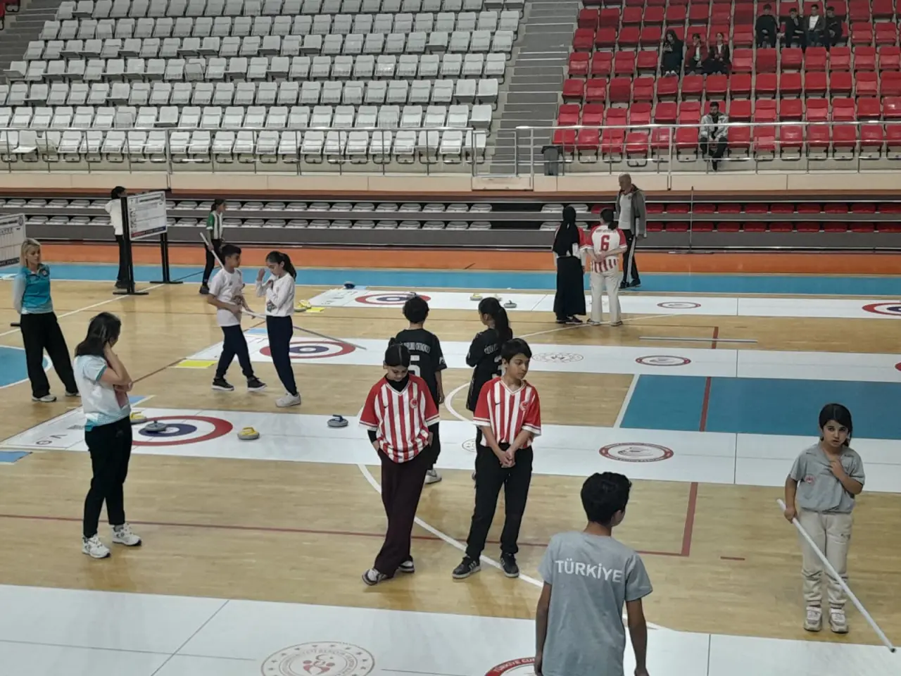 Gümüşhaneli Öğrenciler Floor Curling Bölge Yarışmalarında Şampiyon Oldu 4
