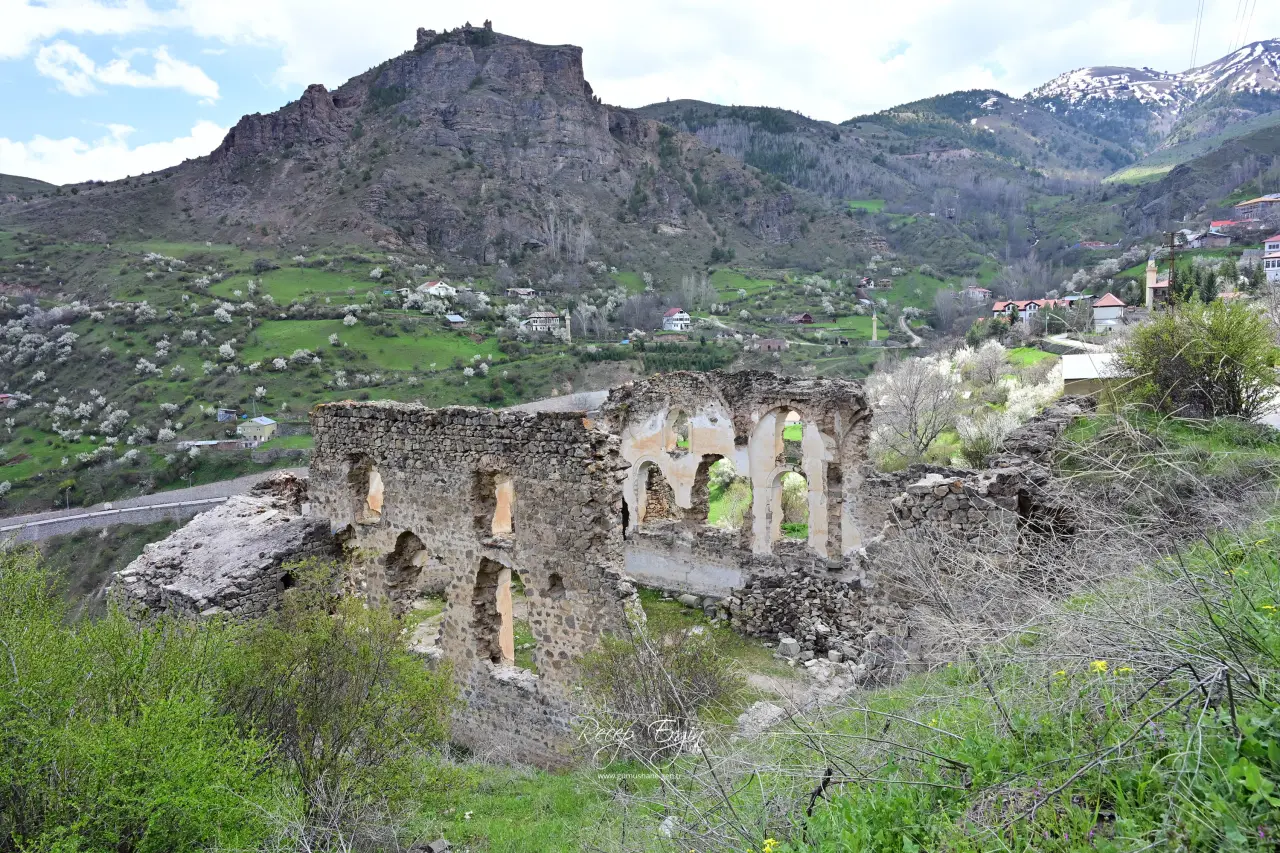 Gümüşhane’nin "Eski Şehri" Süleymaniye baharın renklerine teslim oldu 17