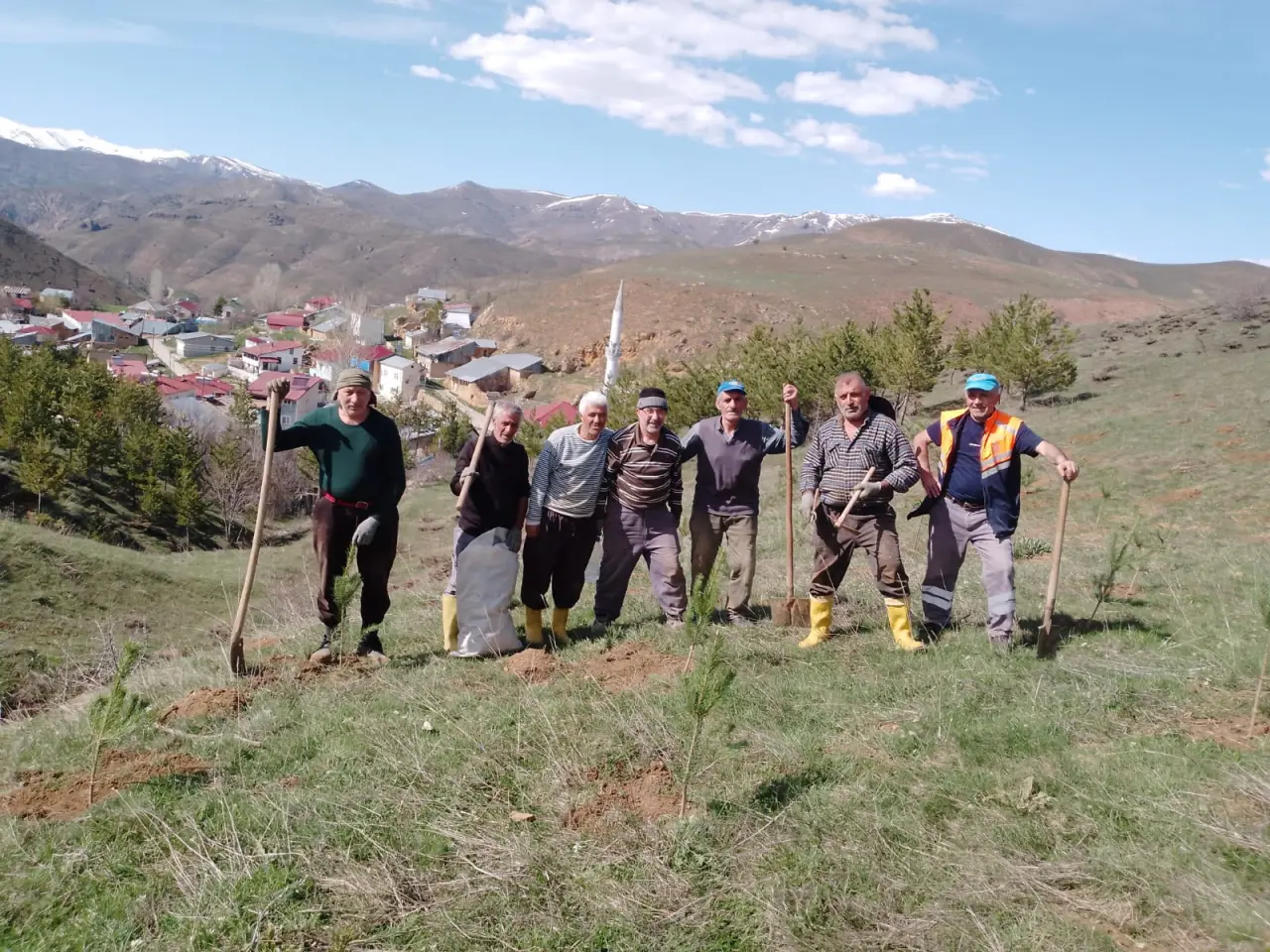 Gurbetten Sıla’ya Yeşil Köprü: Kocayokuş Köyü’nde Binlerce Fidan Toprakla Buluştu! 1