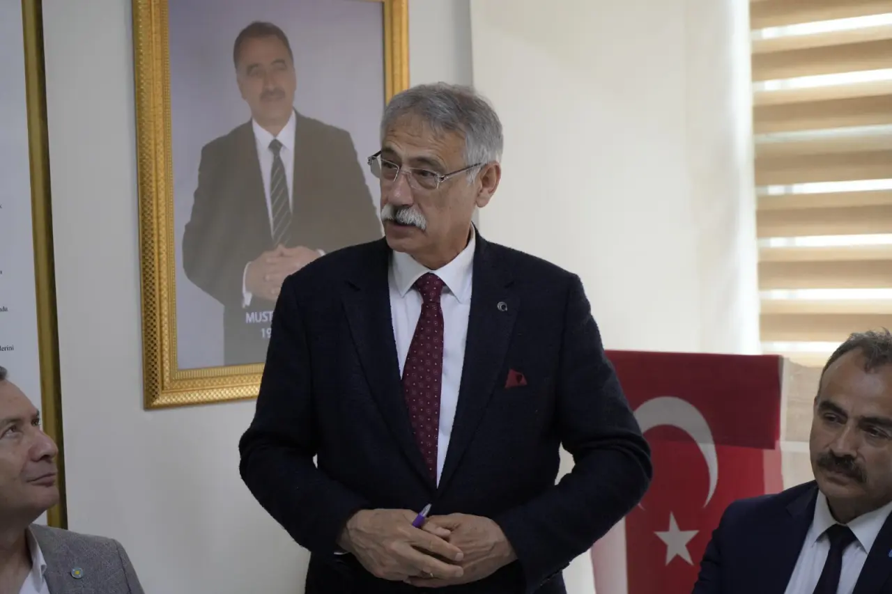 İYİ Parti Genel Başkan Yardımcısı Ofluoğlu Gümüşhane’de partililerle buluştu 7