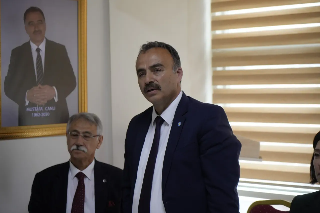 İYİ Parti Genel Başkan Yardımcısı Ofluoğlu Gümüşhane’de partililerle buluştu 6