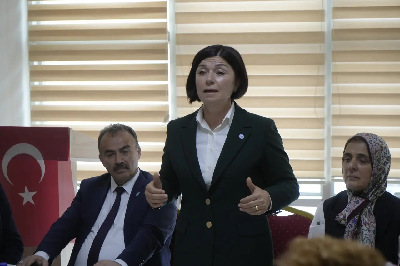 İYİ Parti Genel Başkan Yardımcısı Ofluoğlu Gümüşhane’de partililerle buluştu 1