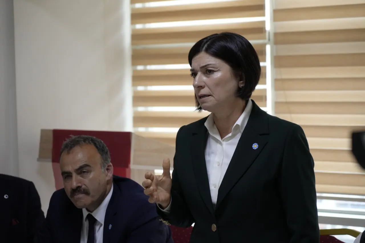 İYİ Parti Genel Başkan Yardımcısı Ofluoğlu Gümüşhane’de partililerle buluştu 5