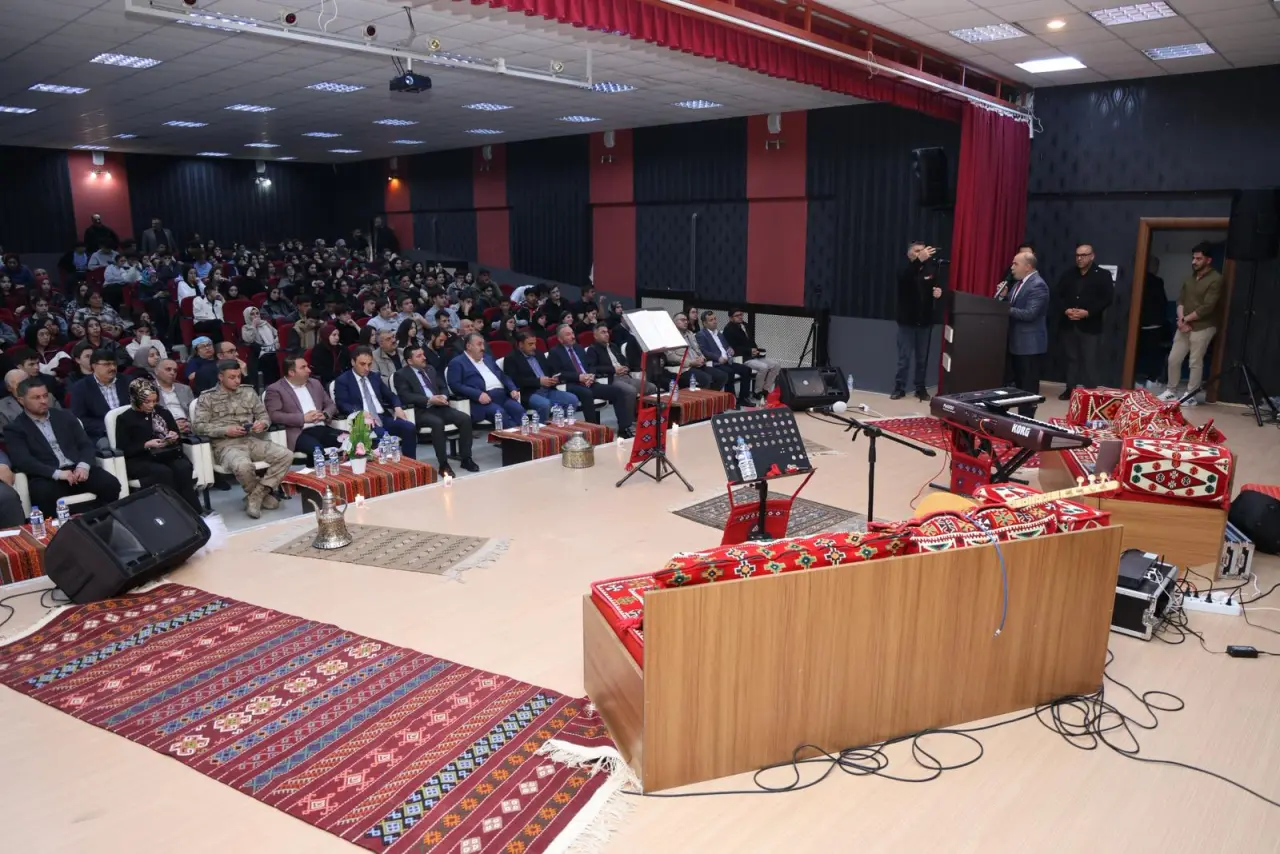 Kelkit’te Kültürel Miras Rüzgarı: "Gönülden Süzülen Ezgiler" Programı Büyük İlgi Gördü 51