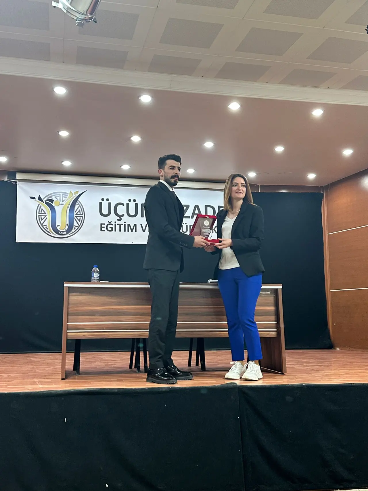 Köse'de Kitabı Okuyan Ödülü Kaptı: Liselilerin Yoğun İlgi Gösterdiği Yazar Yeni Müjdeyi Verdi! 7