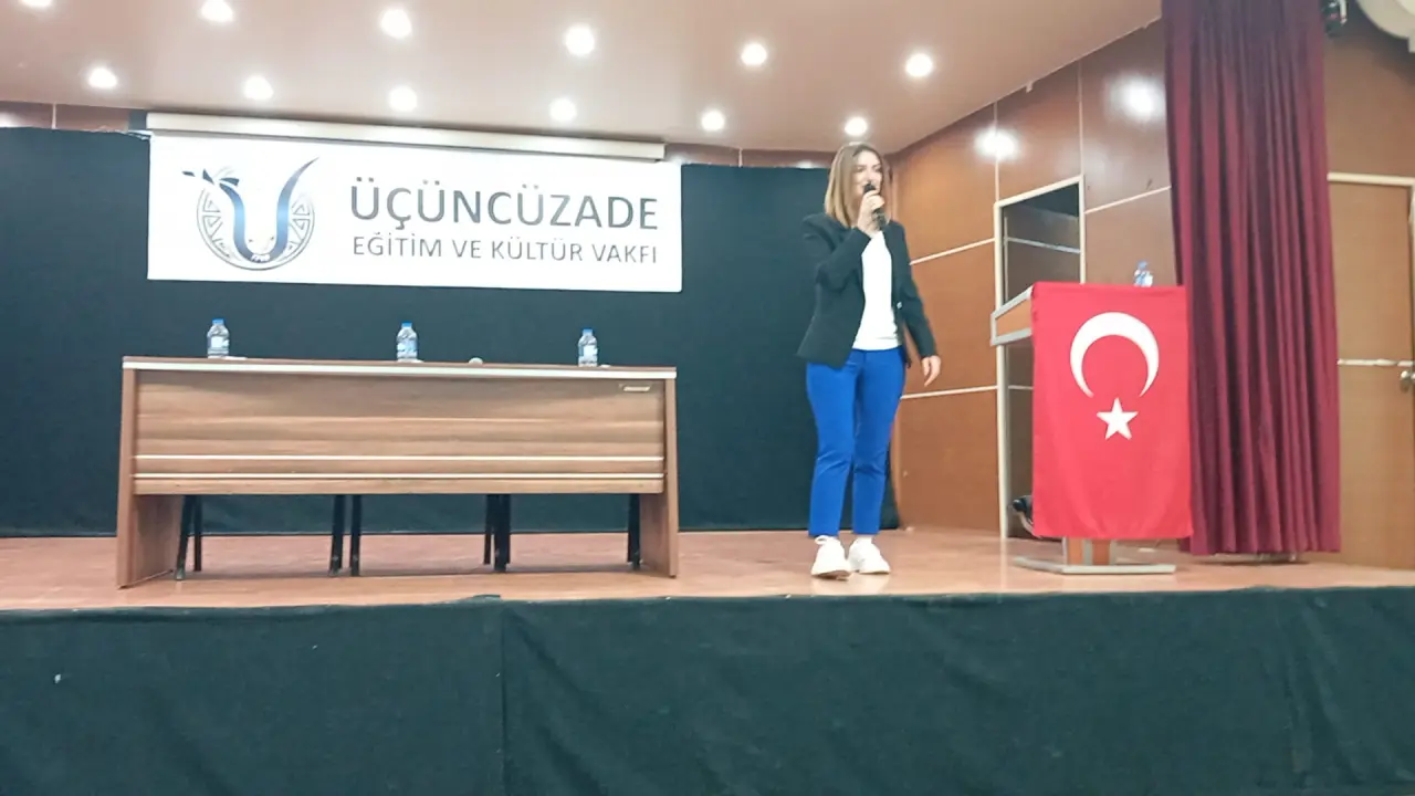 Köse'de Kitabı Okuyan Ödülü Kaptı: Liselilerin Yoğun İlgi Gösterdiği Yazar Yeni Müjdeyi Verdi! 28