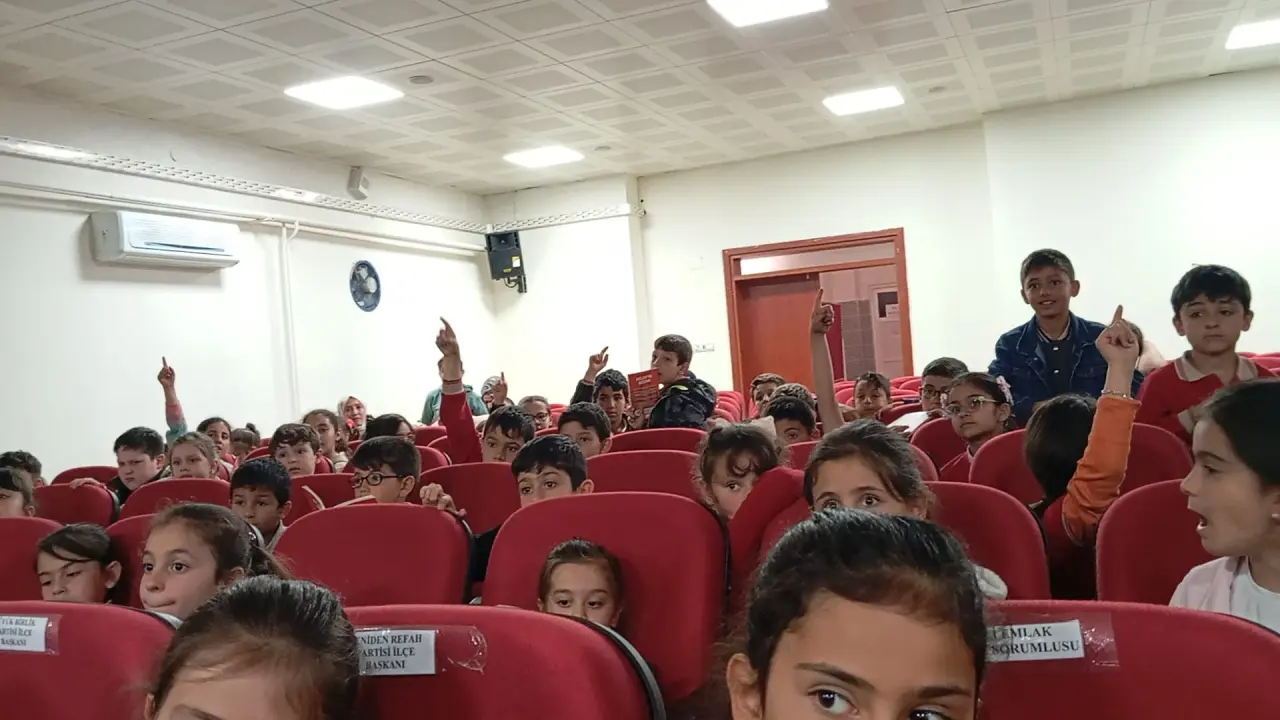 Köse'de Kitabı Okuyan Ödülü Kaptı: Liselilerin Yoğun İlgi Gösterdiği Yazar Yeni Müjdeyi Verdi! 20
