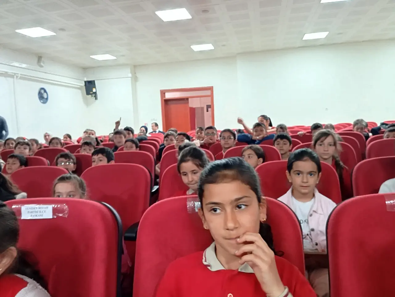 Köse'de Kitabı Okuyan Ödülü Kaptı: Liselilerin Yoğun İlgi Gösterdiği Yazar Yeni Müjdeyi Verdi! 27
