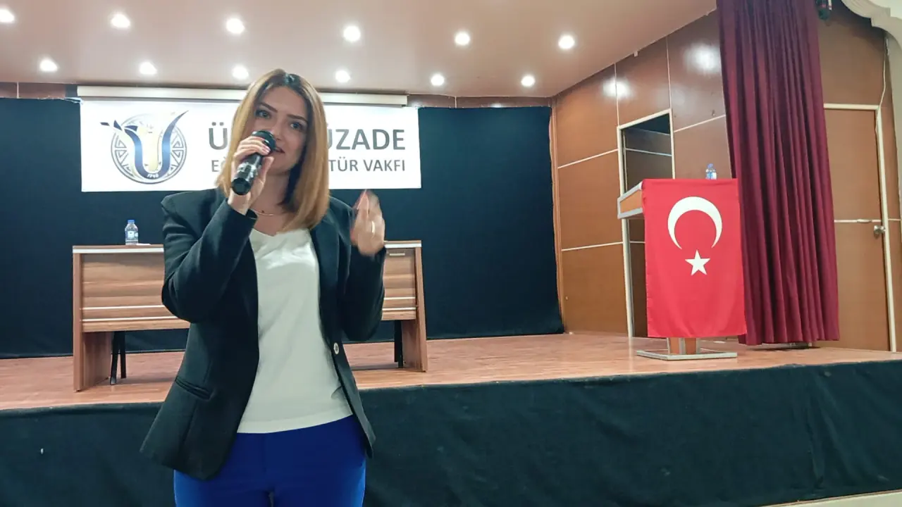 Köse'de Kitabı Okuyan Ödülü Kaptı: Liselilerin Yoğun İlgi Gösterdiği Yazar Yeni Müjdeyi Verdi! 26