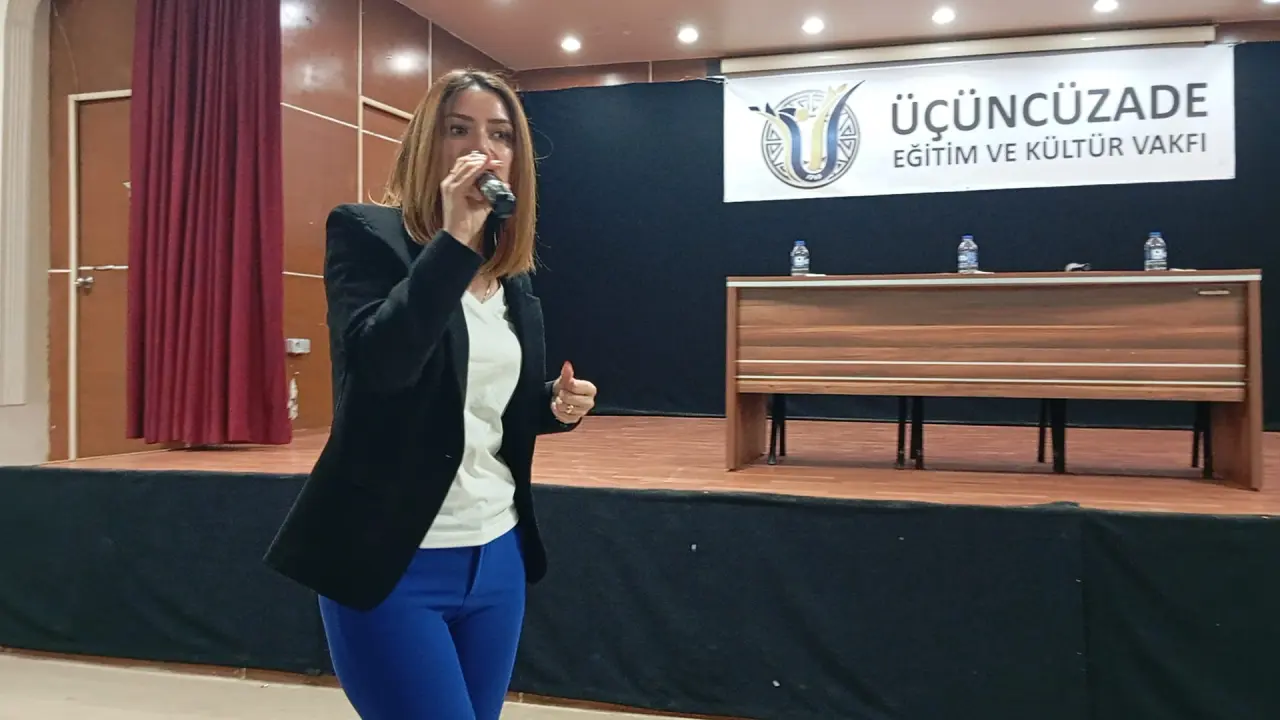 Köse'de Kitabı Okuyan Ödülü Kaptı: Liselilerin Yoğun İlgi Gösterdiği Yazar Yeni Müjdeyi Verdi! 23