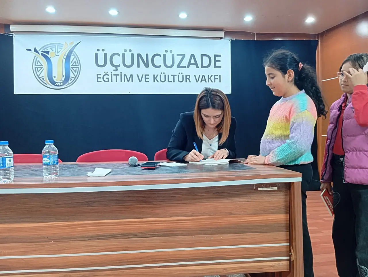 Köse'de Kitabı Okuyan Ödülü Kaptı: Liselilerin Yoğun İlgi Gösterdiği Yazar Yeni Müjdeyi Verdi! 10