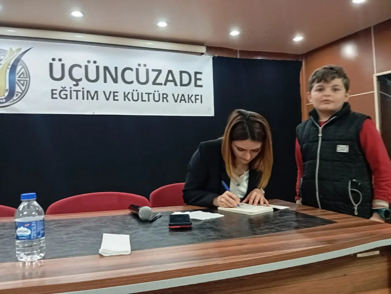 Köse'de Kitabı Okuyan Ödülü Kaptı: Liselilerin Yoğun İlgi Gösterdiği Yazar Yeni Müjdeyi Verdi! 9